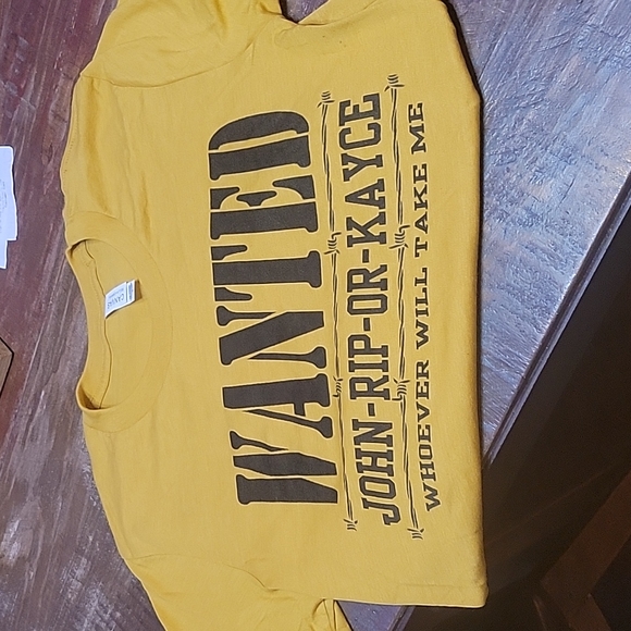 Tops - Cute yellowstone t shirt